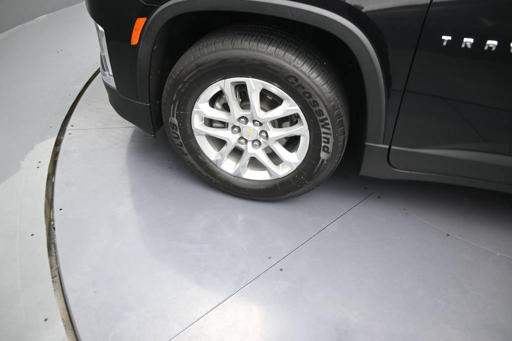 Used 2022 Chevrolet Traverse LS FWD image 12