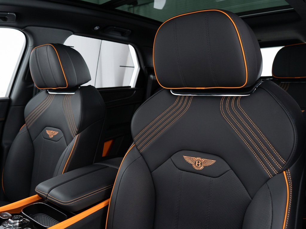 Used 2025 Bentley Bentayga image 16
