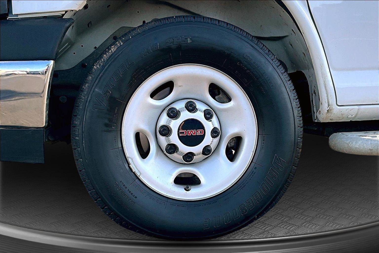 Used 2024 GMC Savana 2500 w/ Driver Convenience Package image 9