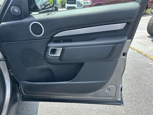 Used 2024 Land Rover Discovery Dynamic SE image 6