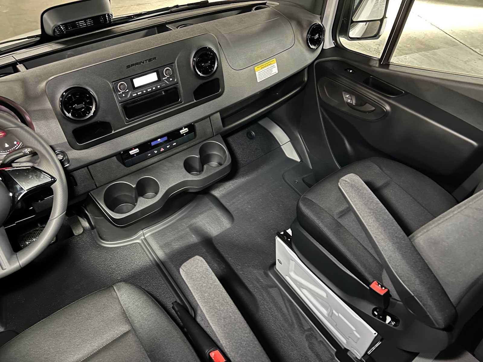 Used 2025 Mercedes-Benz Sprinter 2500 image 33