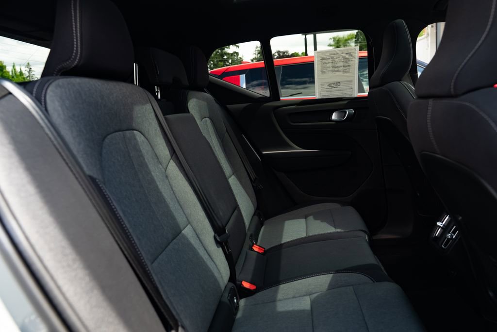 Used 2024 Volvo XC40 B5 Core AWD/4WD image 25