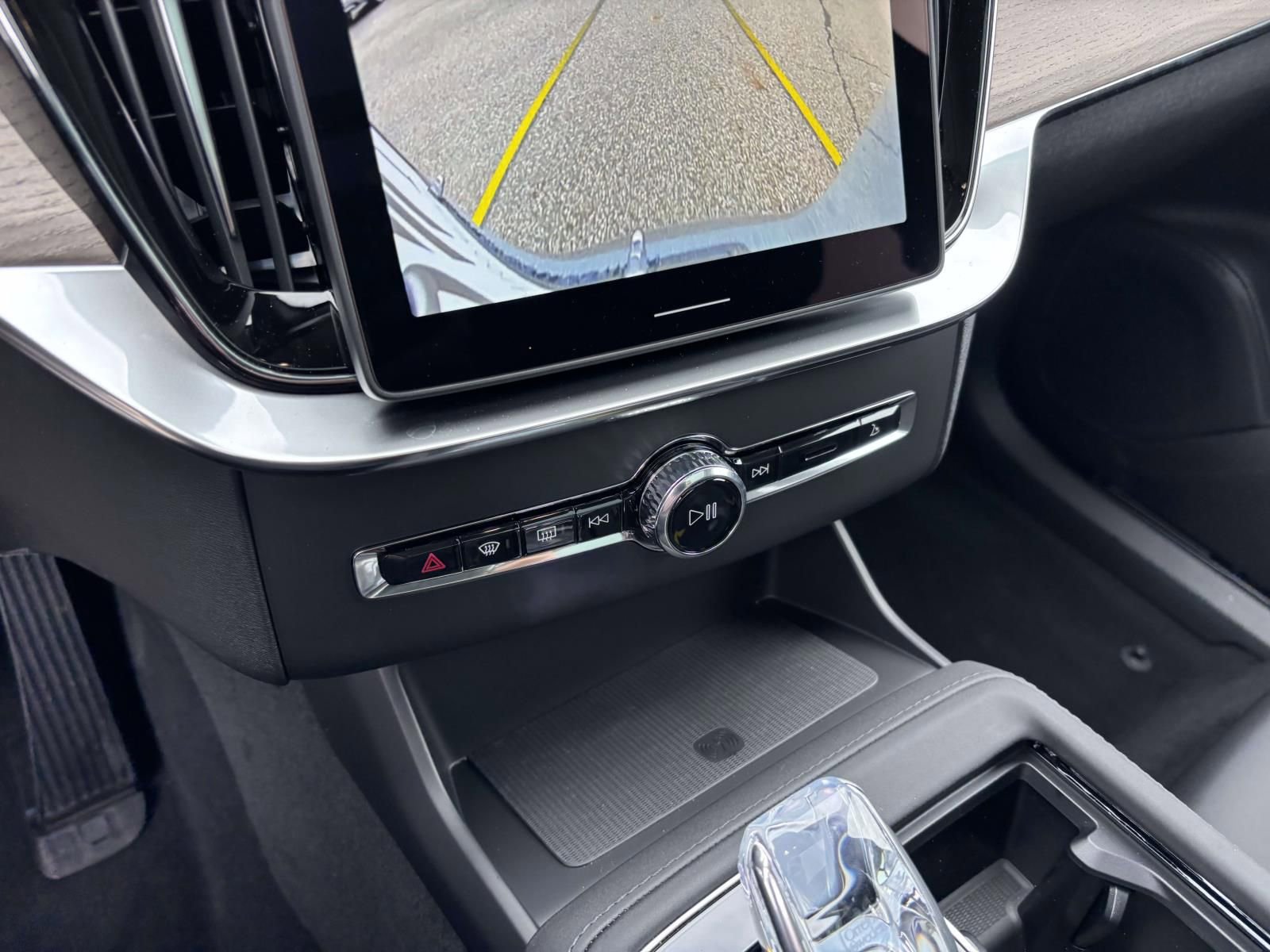 New 2026 Volvo XC90 B6 Plus w/ Protection Package Premier image 22