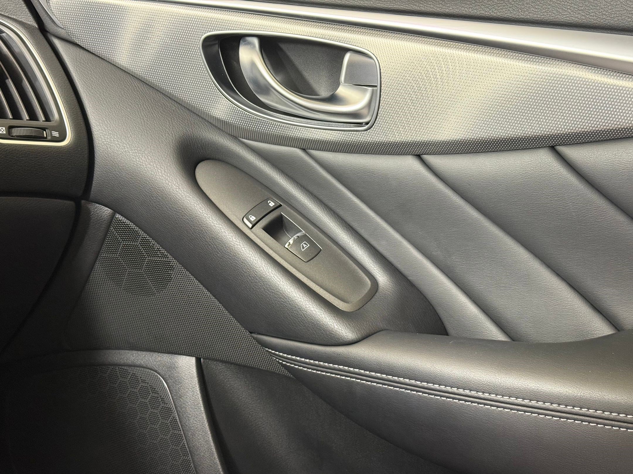 Used 2015 INFINITI Q50 Premium w/ Navigation Package image 25