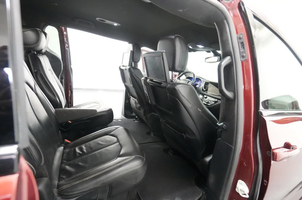 Used 2021 Chrysler Pacifica Touring-L w/ Uconnect Theater Family Group AWD/4WD image 30