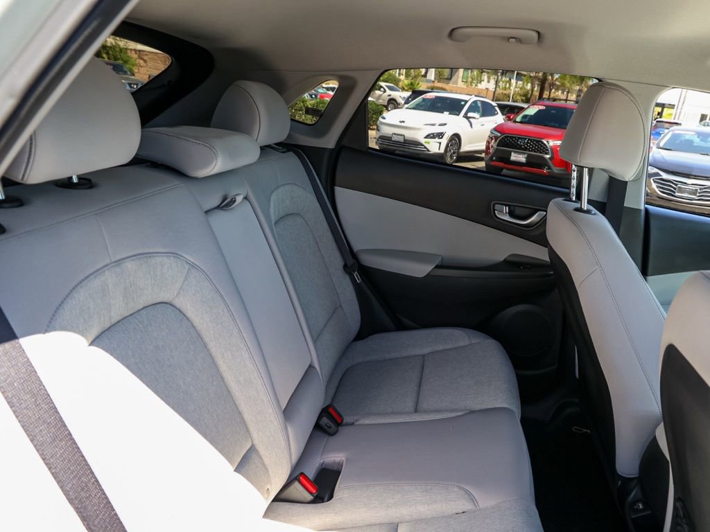 Used 2023 Hyundai Kona SE w/ Cargo Package image 18