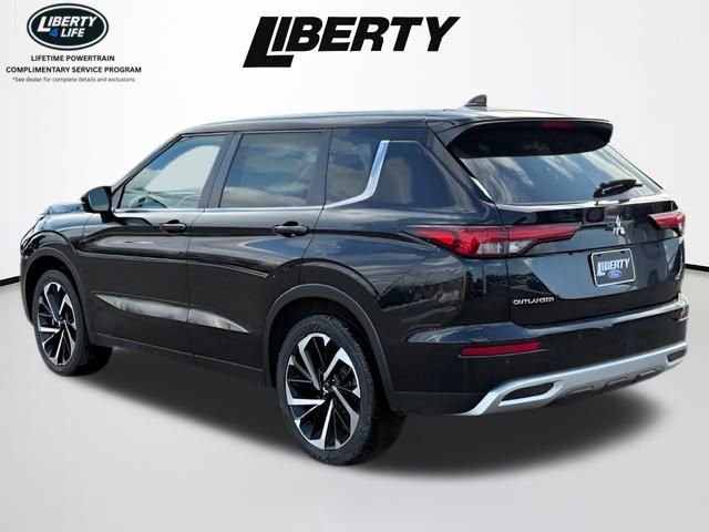 Used 2023 Mitsubishi Outlander SE image 5