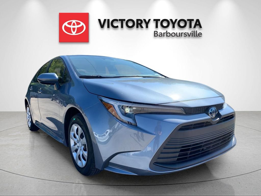 Used 2024 Toyota Corolla LE FWD image 5