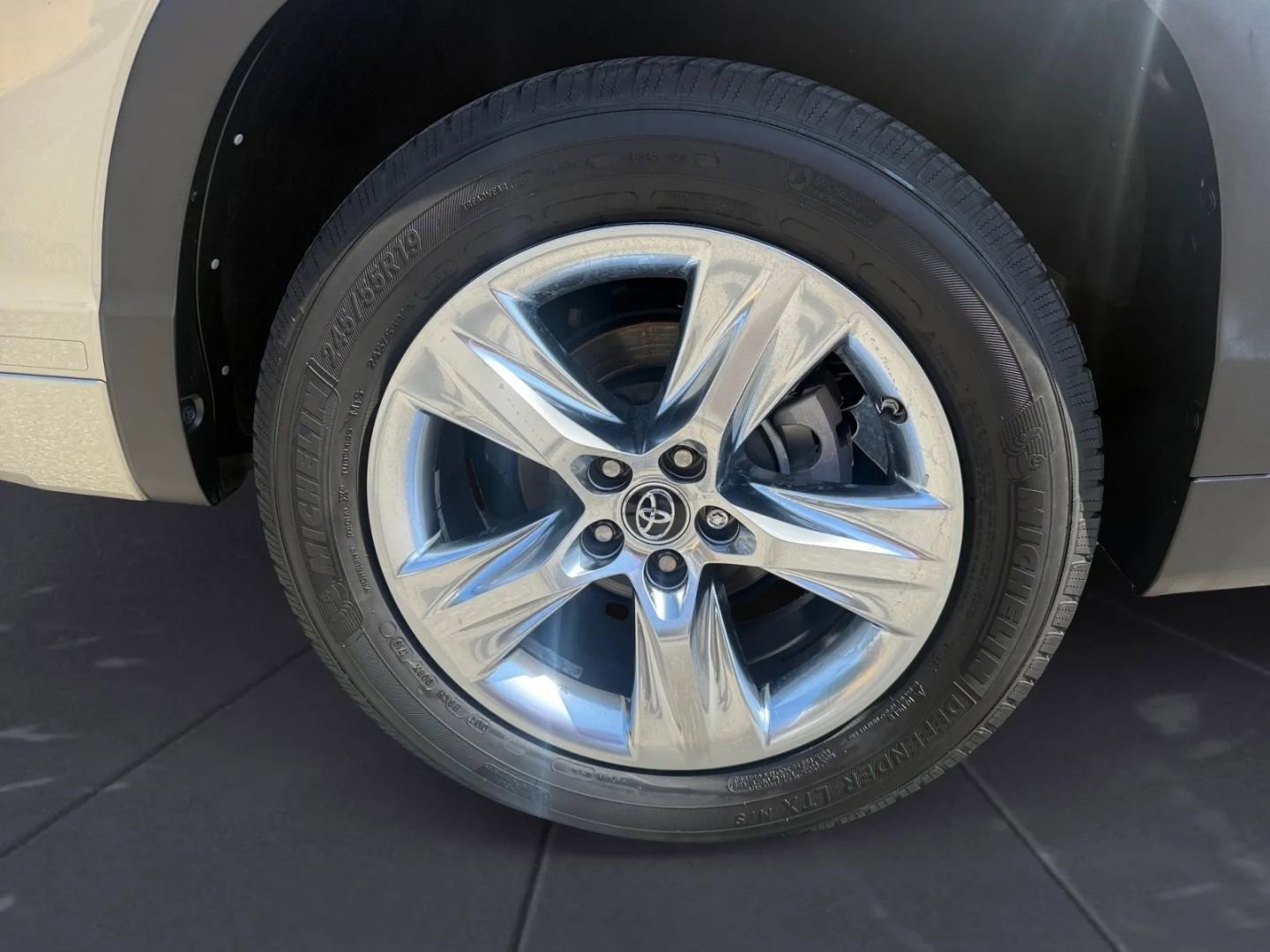 Used 2016 Toyota Highlander Limited image 39