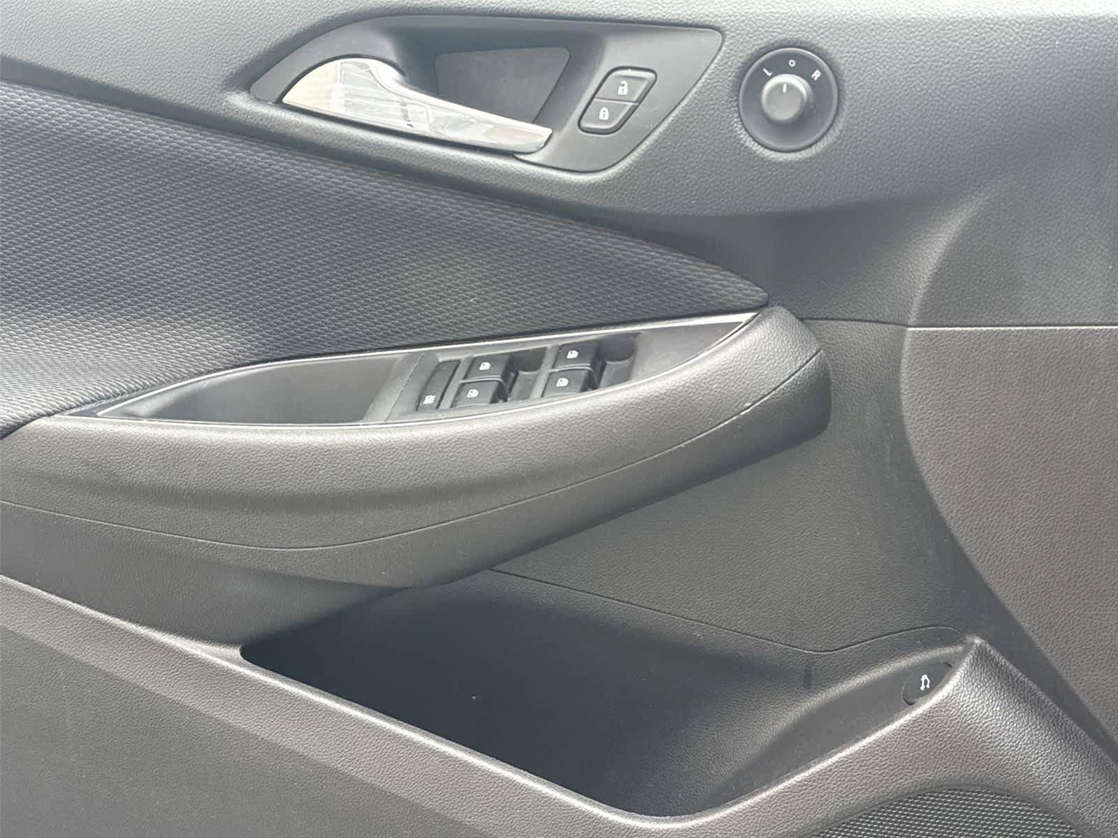 Used 2017 Chevrolet Cruze LT FWD image 20