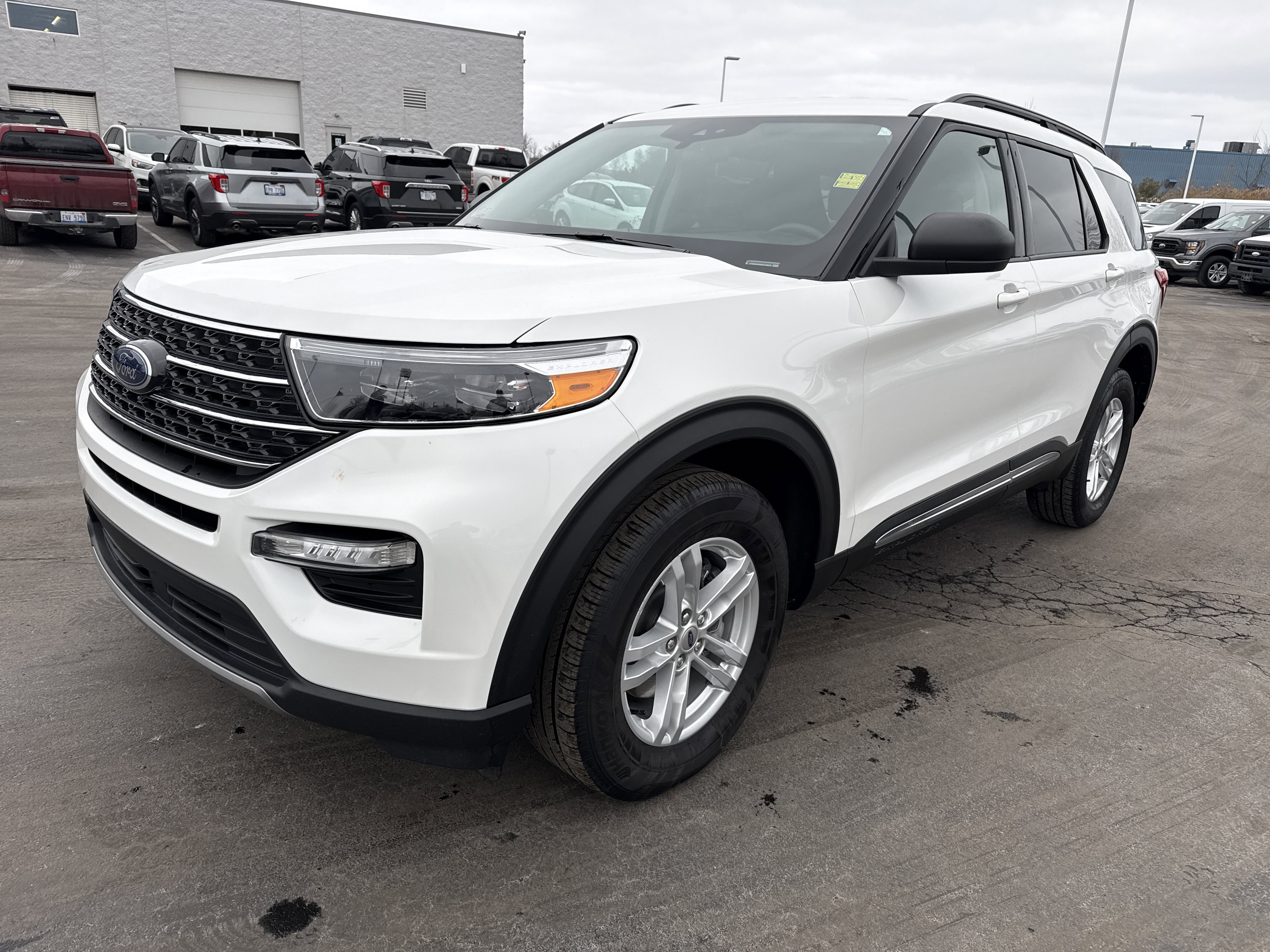 Used 2022 Ford Explorer XLT w/ Equipment Group 202A image 2