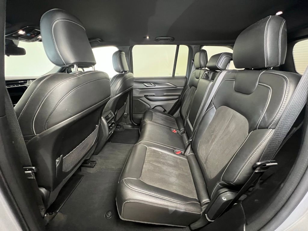 Used 2024 Jeep Grand Cherokee Altitude image 5