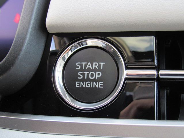 New 2025 Mitsubishi Outlander SE image 18