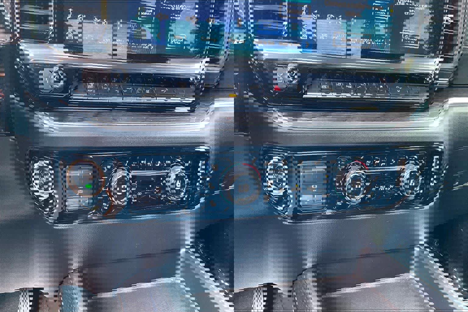 Used 2024 Chevrolet Silverado 3500 LTZ w/ LTZ Premium Package image 30