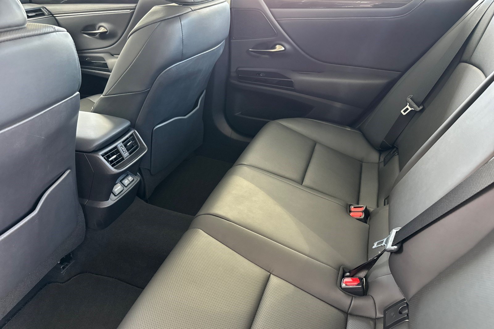 Certified 2024 Lexus ES 350 w/ Accessory Package (Z1) FWD image 15