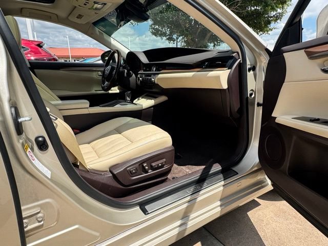 Used 2017 Lexus ES 300h FWD image 25