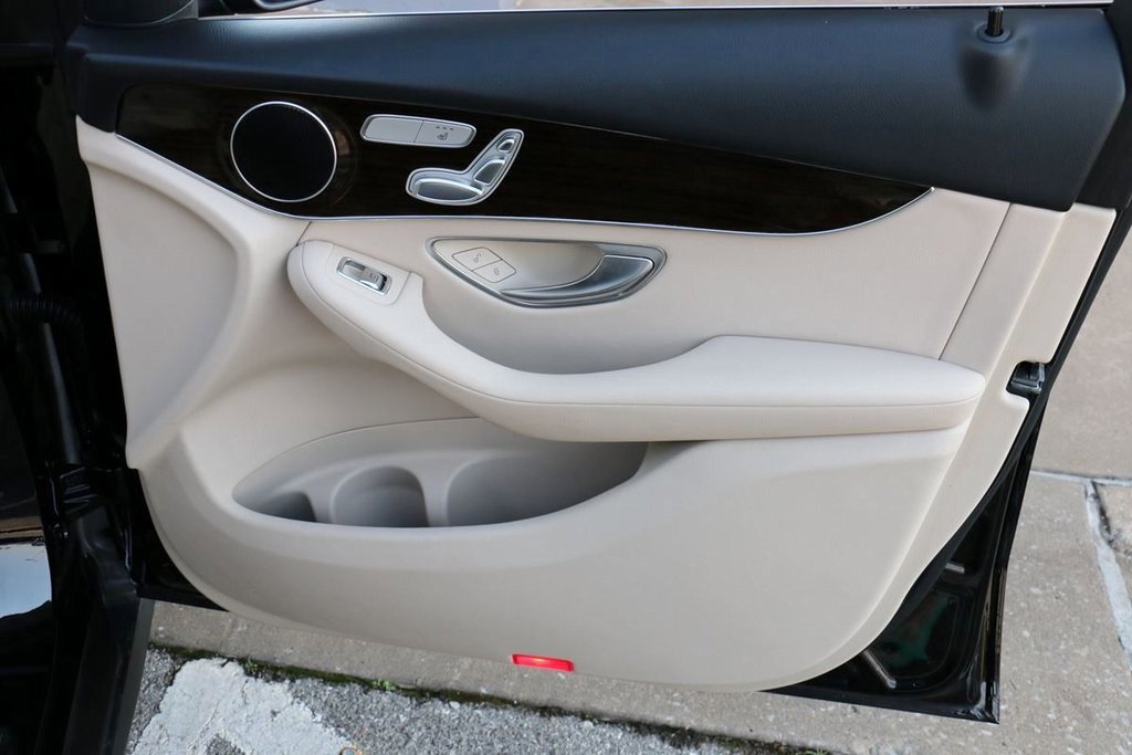 Used 2019 Mercedes-Benz GLC 300 4MATIC image 34