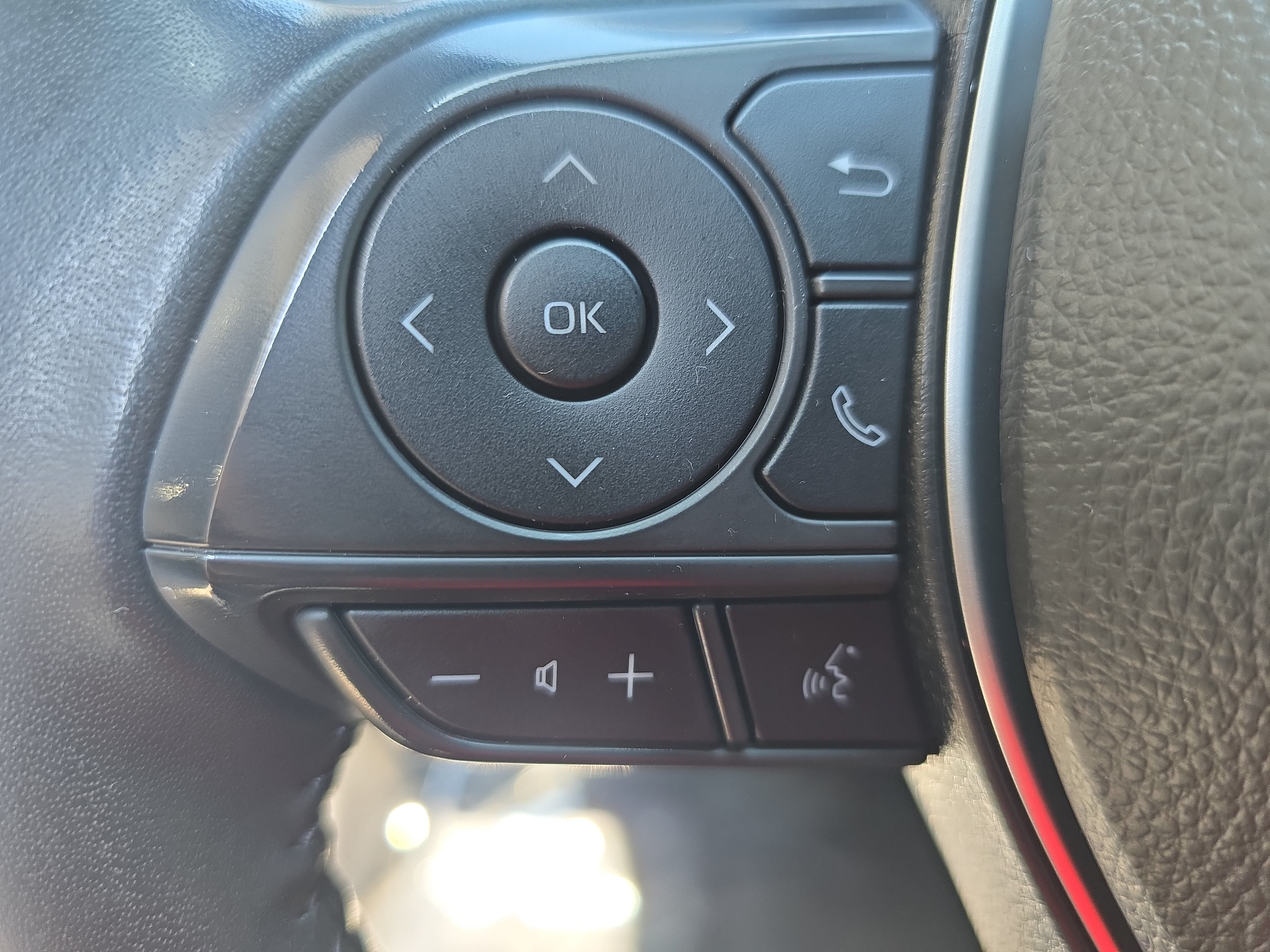 Used 2025 Toyota Corolla SE FWD image 16