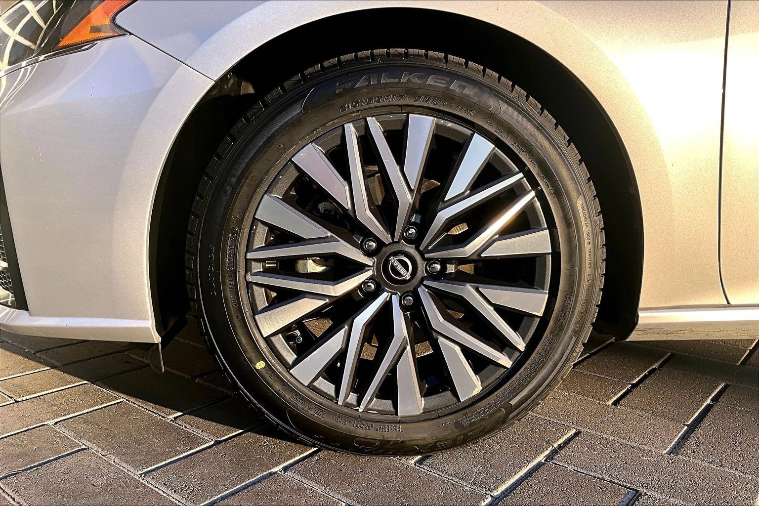 Used 2024 Nissan Altima 2.5 SV image 9