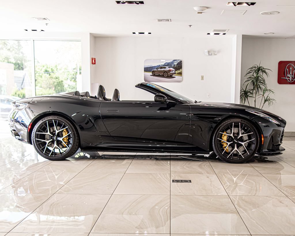 Used 2025 Aston Martin DB12 Convertible RWD image 9