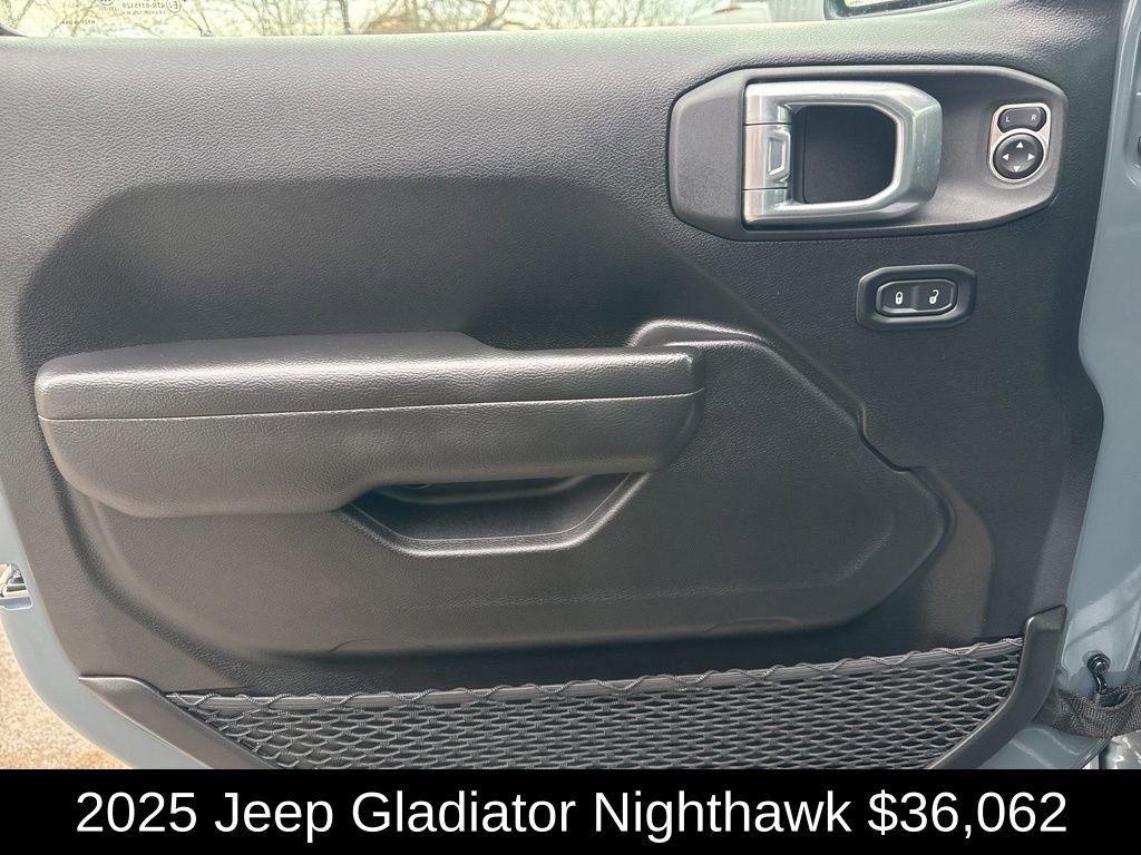 Used 2025 Jeep Gladiator Sport image 11