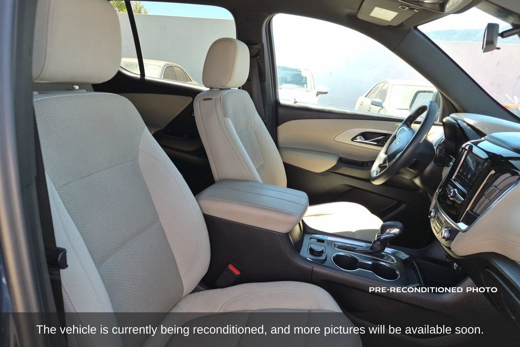 Used 2022 Chevrolet Traverse LS FWD image 15