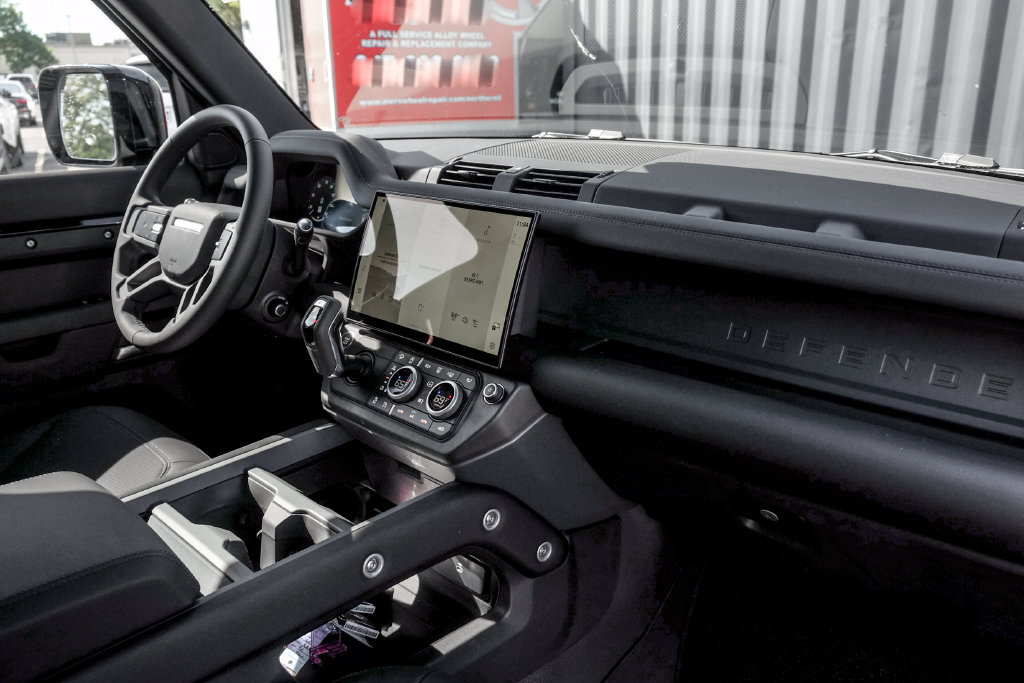 New 2026 Land Rover Defender 110 X-Dynamic SE AWD/4WD image 22