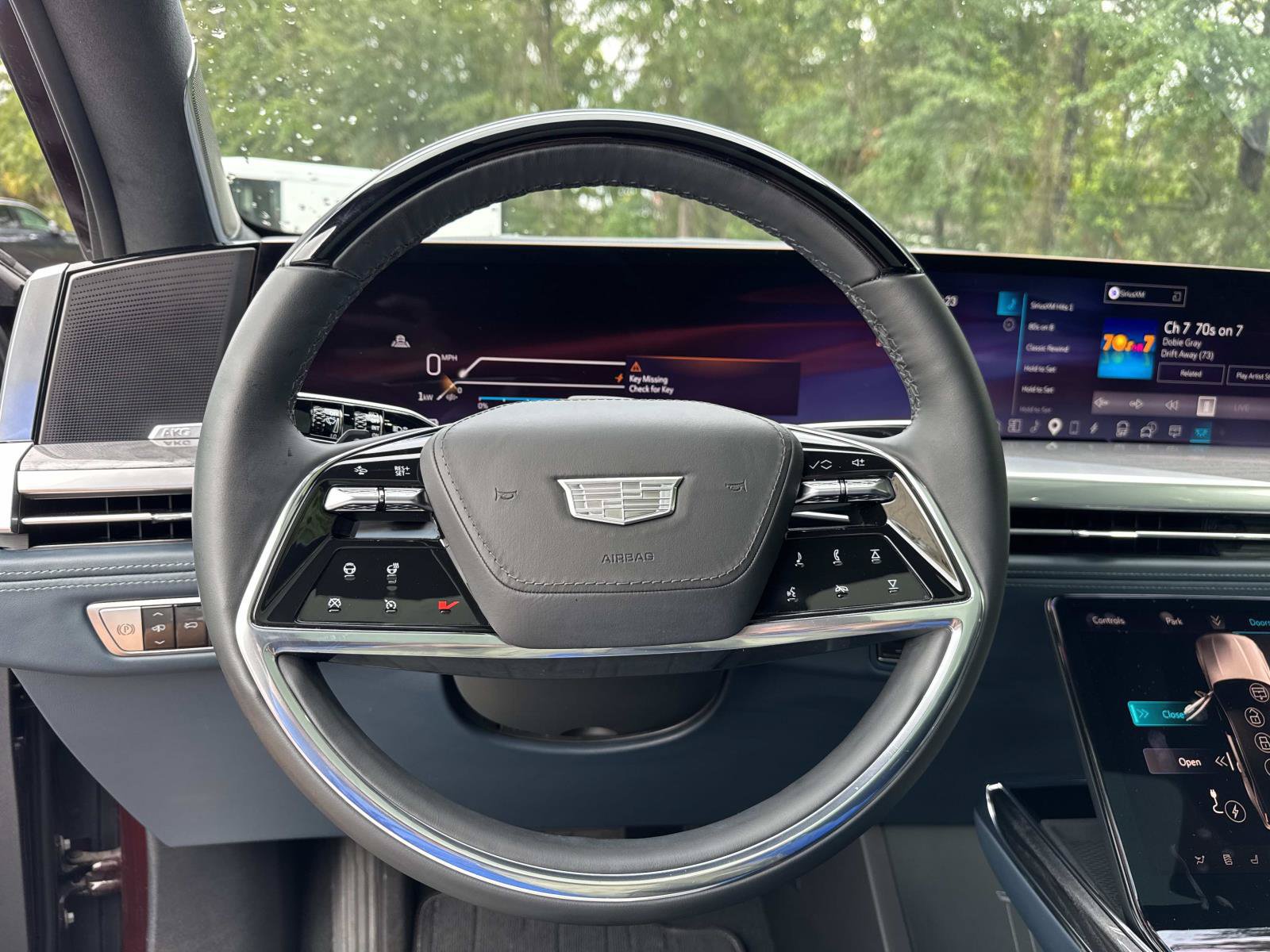 Certified 2025 Cadillac Escalade IQ Luxury 2 w/ LPO, Premium Carpet Package AWD/4WD image 15