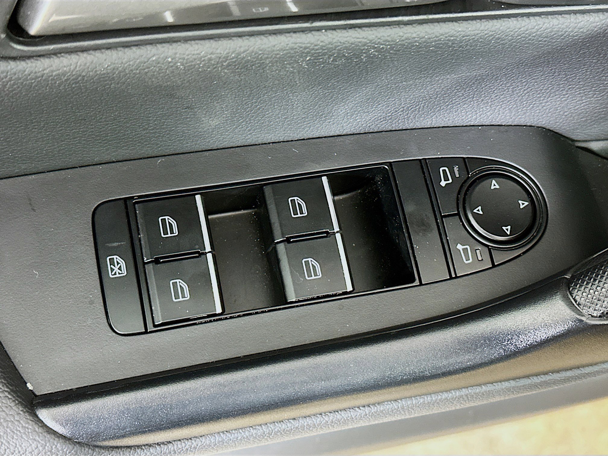 Used 2025 MAZDA CX-50 AWD 2.5 Hybrid w/ Premium Pkg image 15