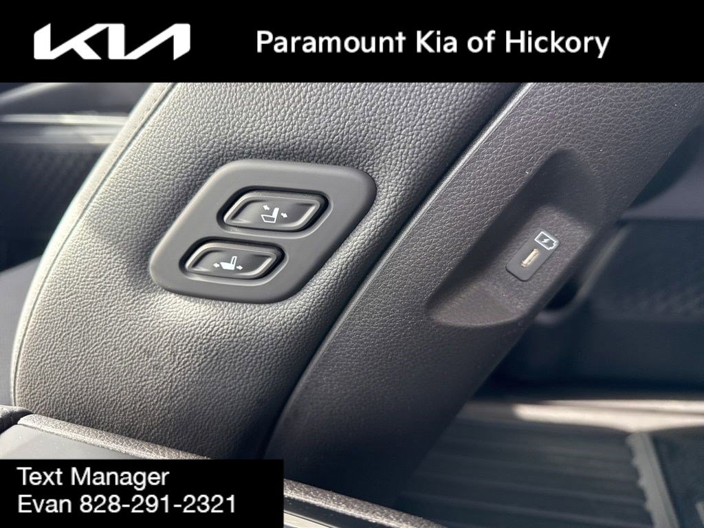 Used 2025 Kia Carnival SX Prestige image 18
