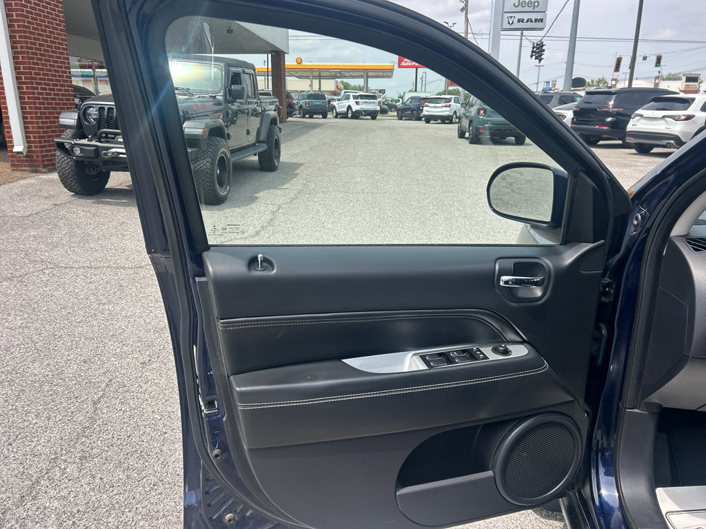 Used 2014 Jeep Compass Latitude FWD image 21