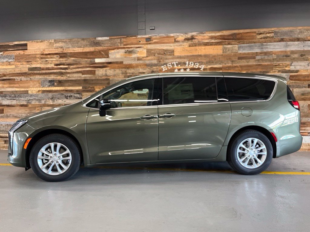 New 2027 Chrysler Pacifica Select FWD image 17
