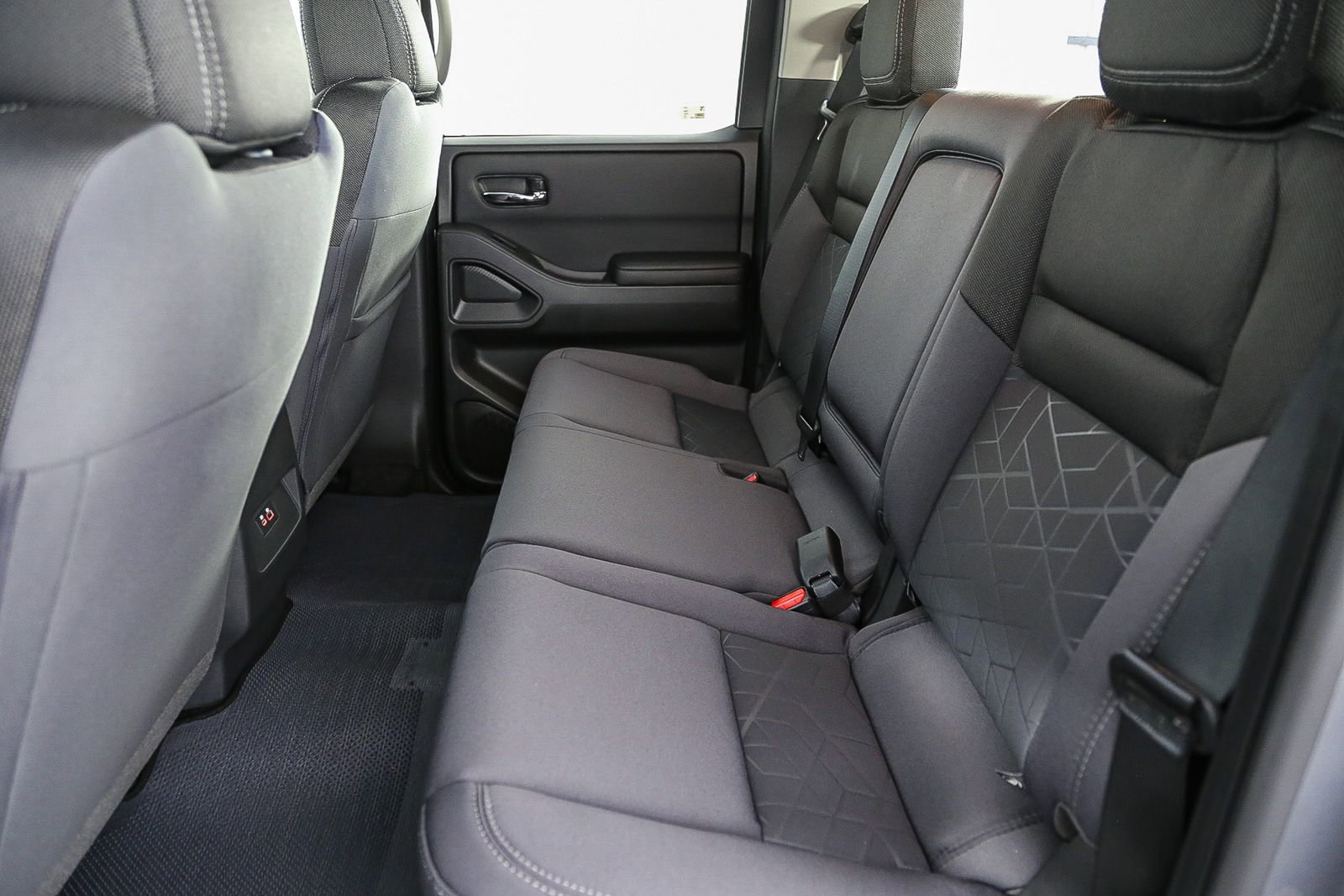 Certified 2025 Nissan Frontier SV image 20