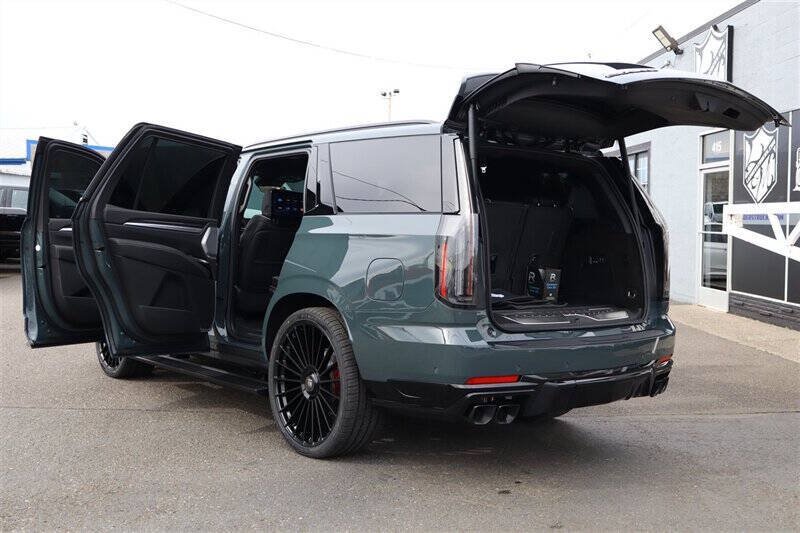 Used 2026 Cadillac Escalade V w/ LPO, ONYX Package AWD/4WD image 37