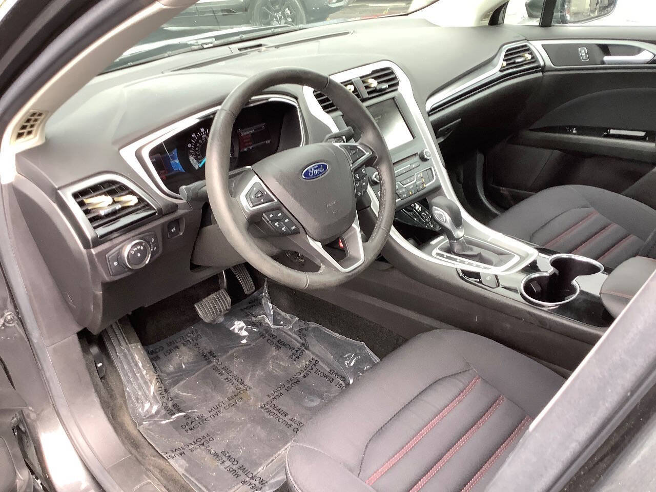 Used 2016 Ford Fusion SE FWD image 25