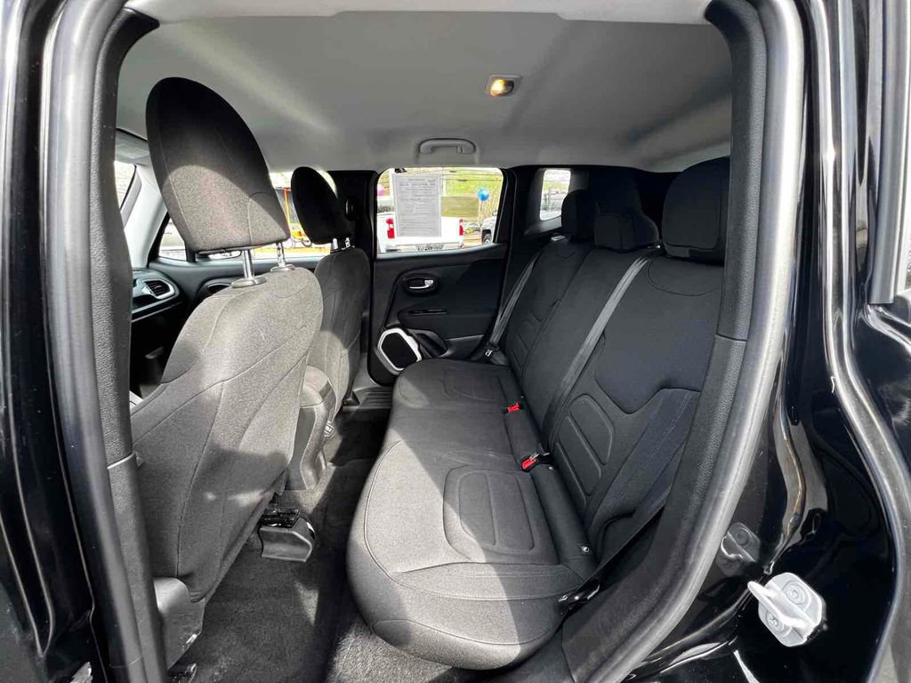 Used 2018 Jeep Renegade Latitude image 16