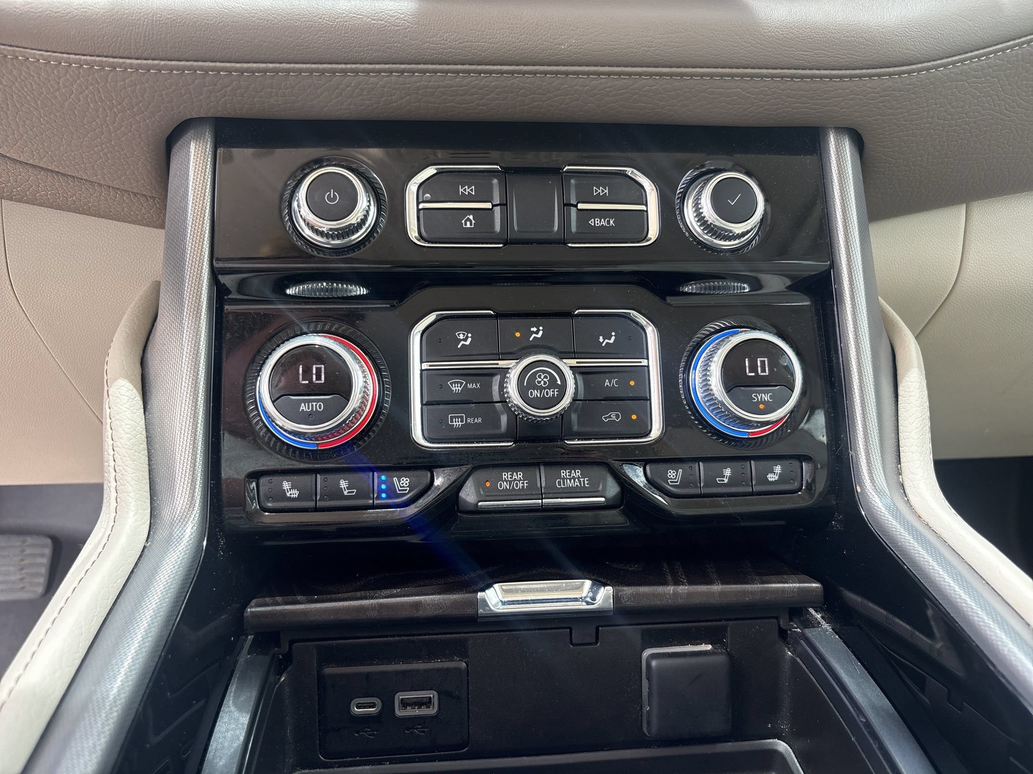 Used 2022 GMC Yukon XL Denali RWD image 13