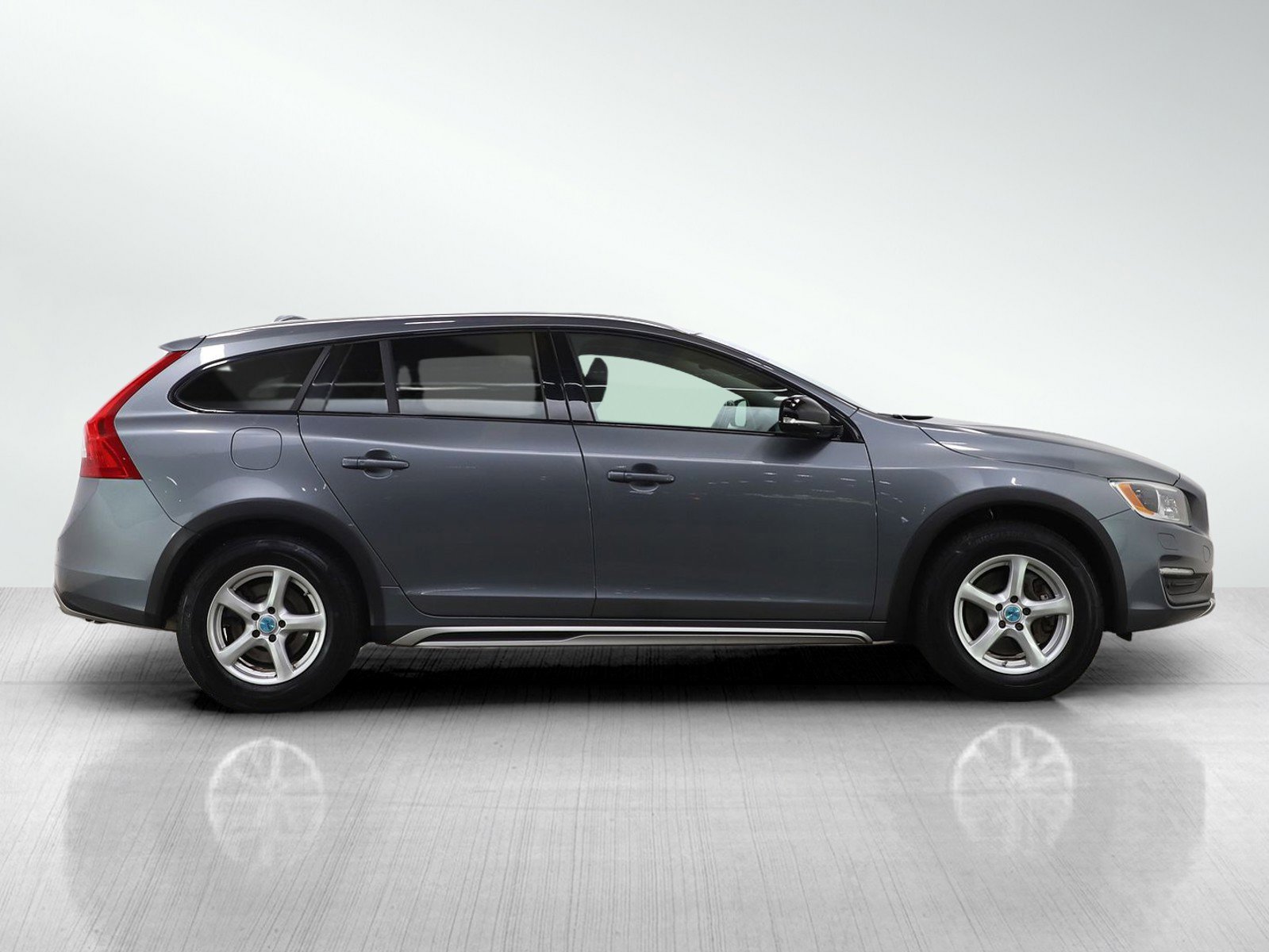 Used 2016 Volvo V60 T5 Cross Country Platinum image 6