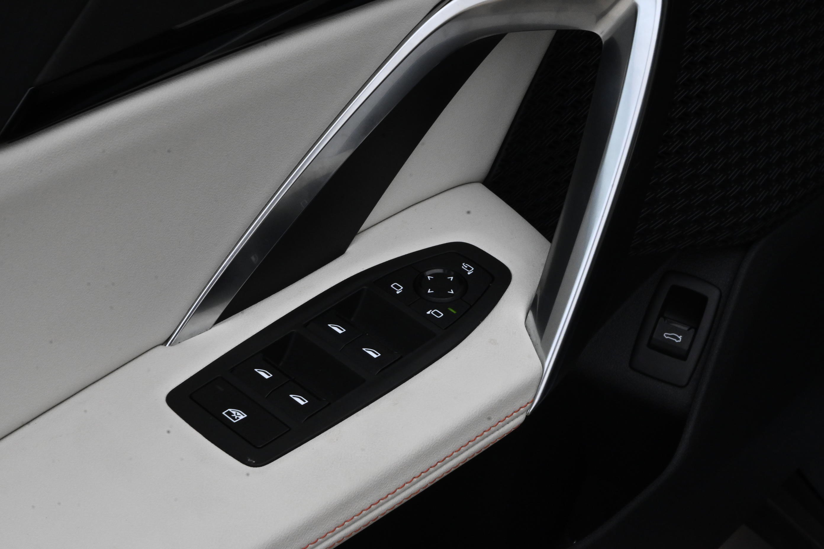 Certified 2025 BMW X2 xDrive28i image 25