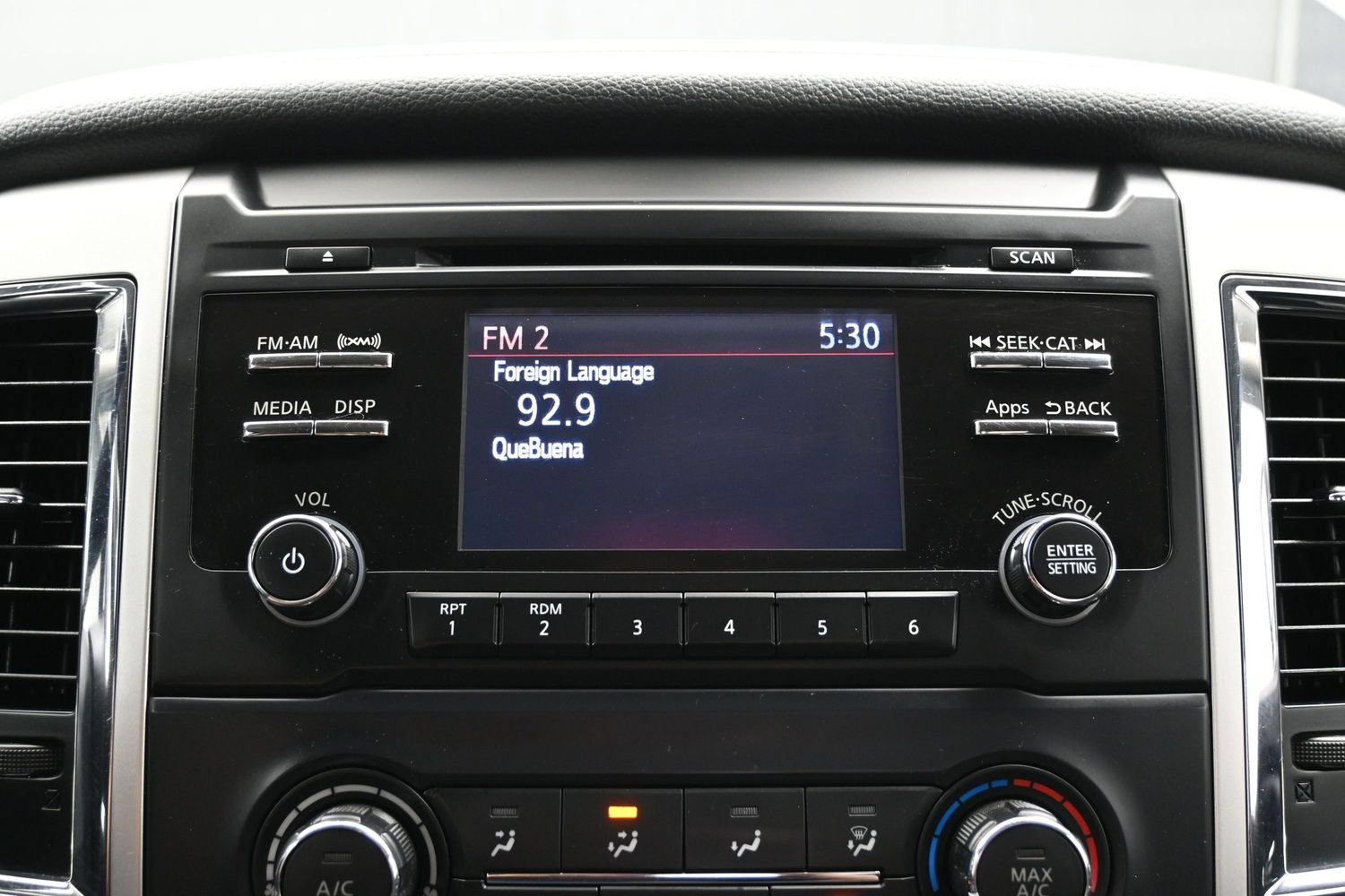 Used 2017 Nissan Titan SV AWD/4WD image 26
