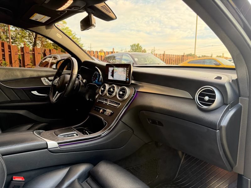 Used 2020 Mercedes-Benz GLC 300 4MATIC Coupe image 31