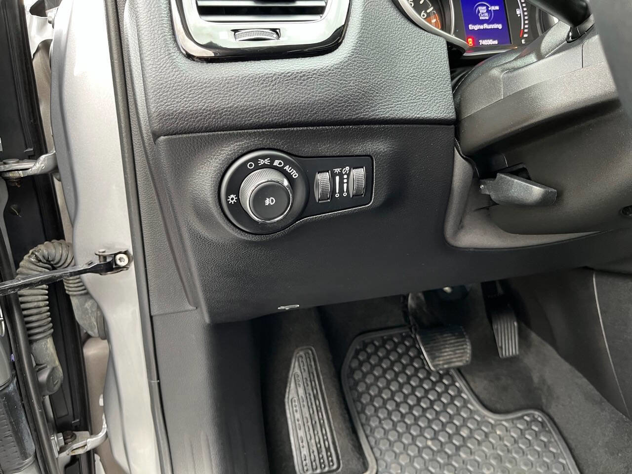 Used 2019 Jeep Compass Latitude image 32