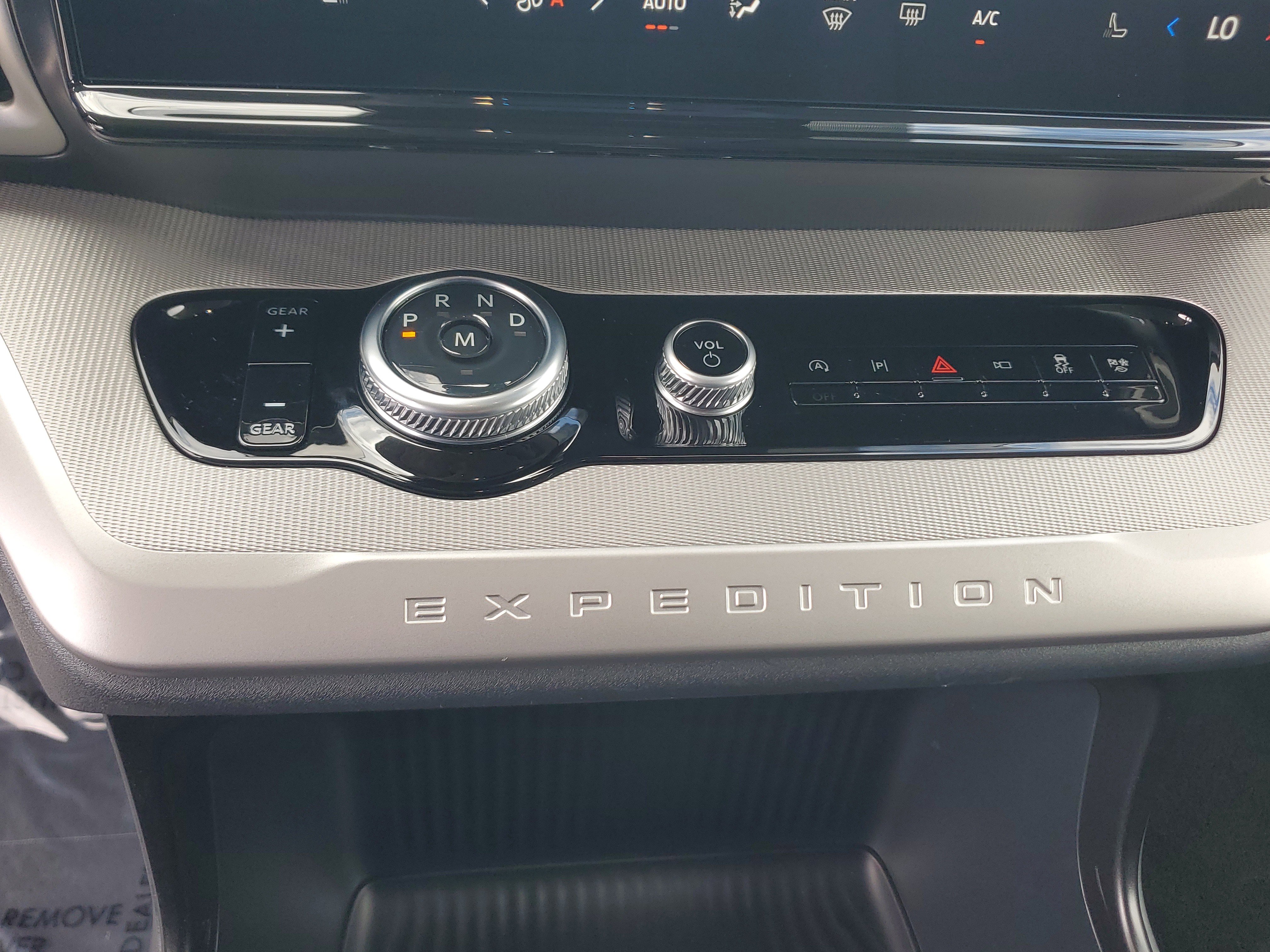 Used 2025 Ford Expedition Active RWD image 30