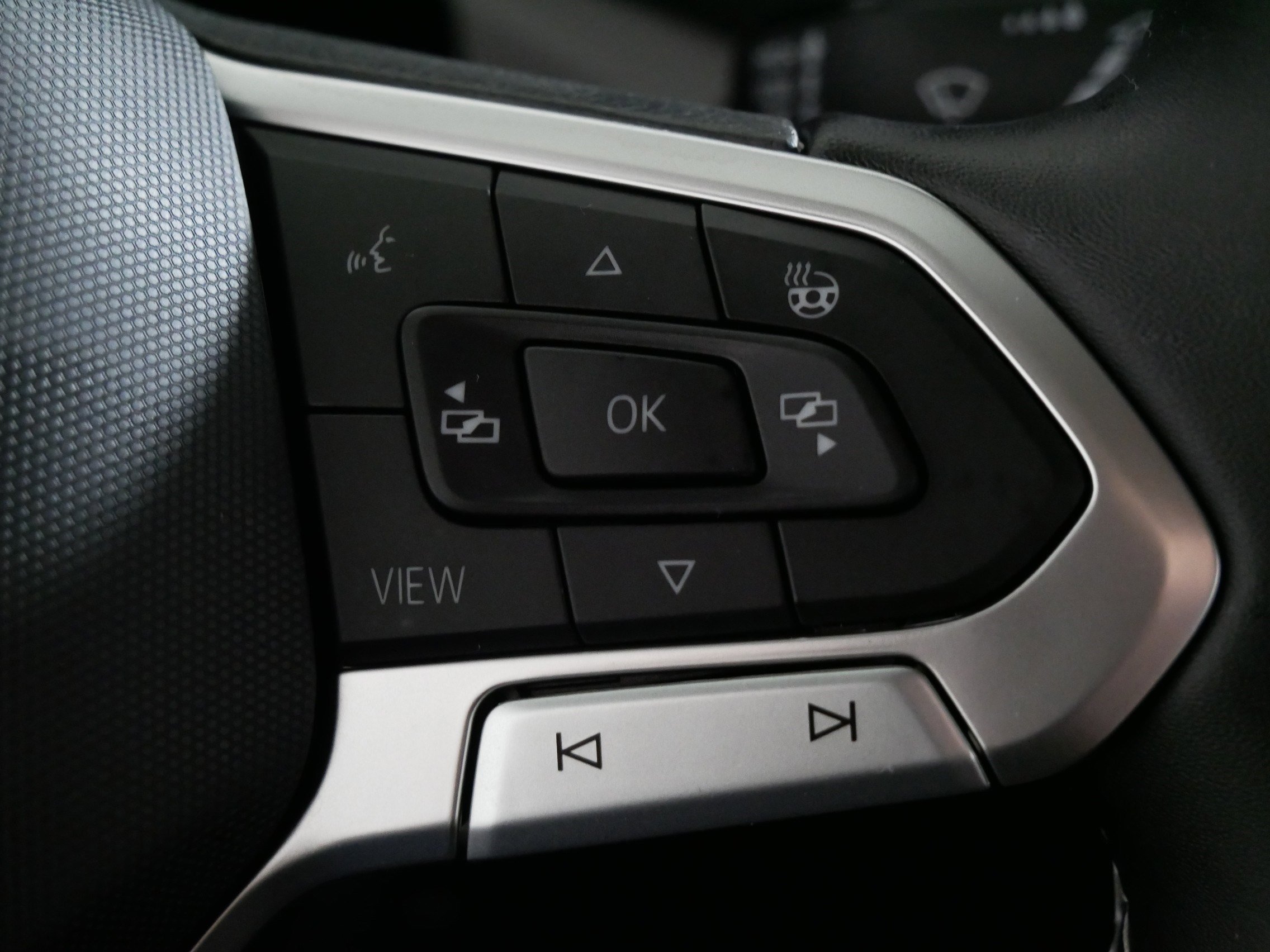 Used 2023 Volkswagen Taos SEL image 28