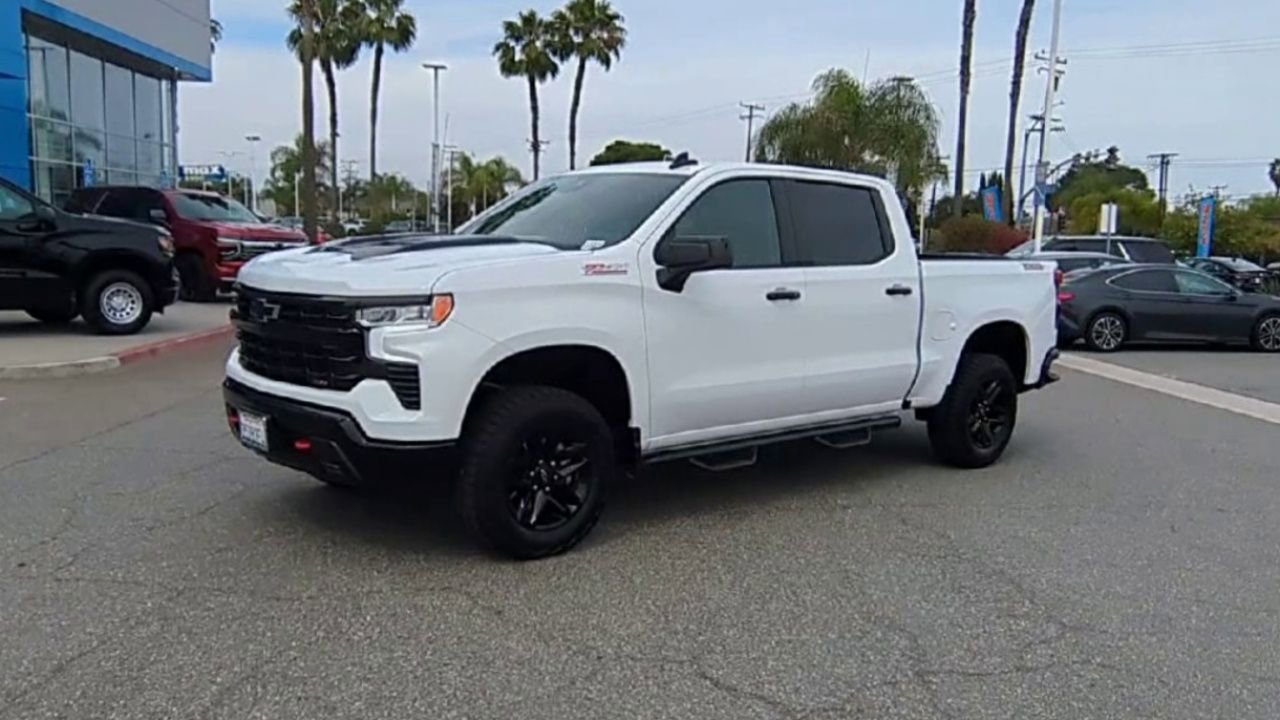 Certified 2025 Chevrolet Silverado 1500 LT Trail Boss w/ Convenience Package II AWD/4WD image 4