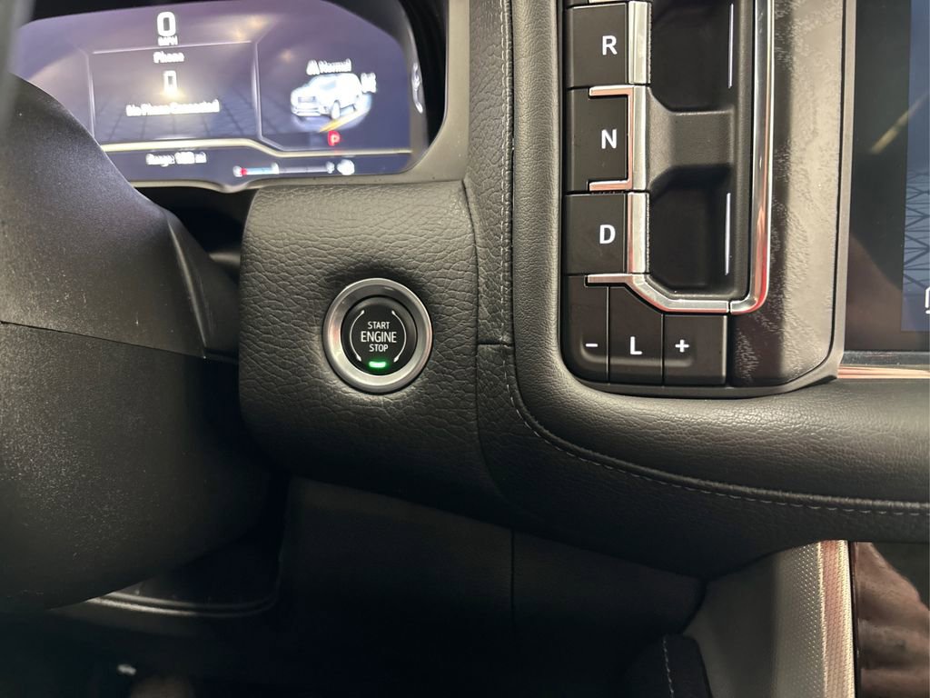 Used 2024 GMC Yukon XL Denali image 31