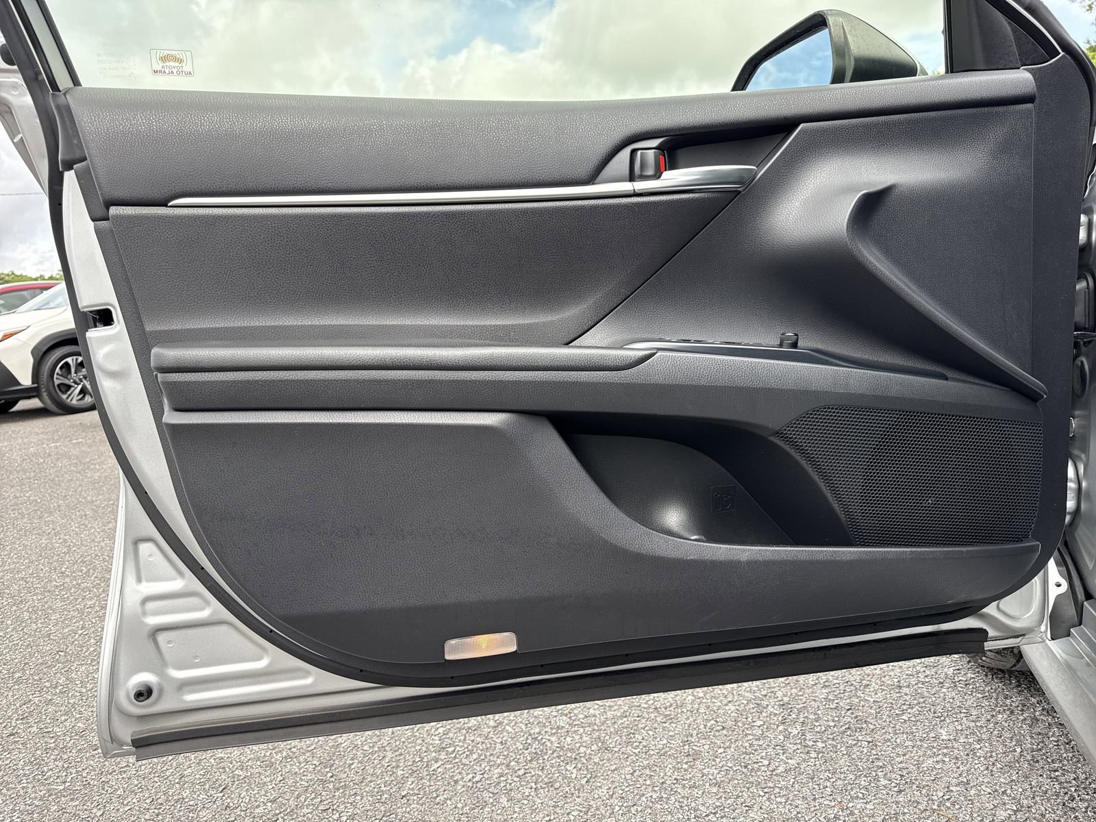 Used 2018 Toyota Camry LE image 12