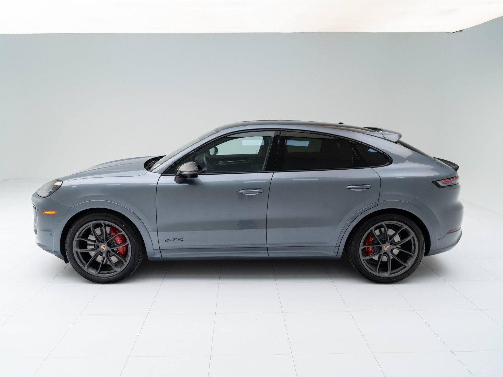 Used 2026 Porsche Cayenne GTS AWD/4WD image 2