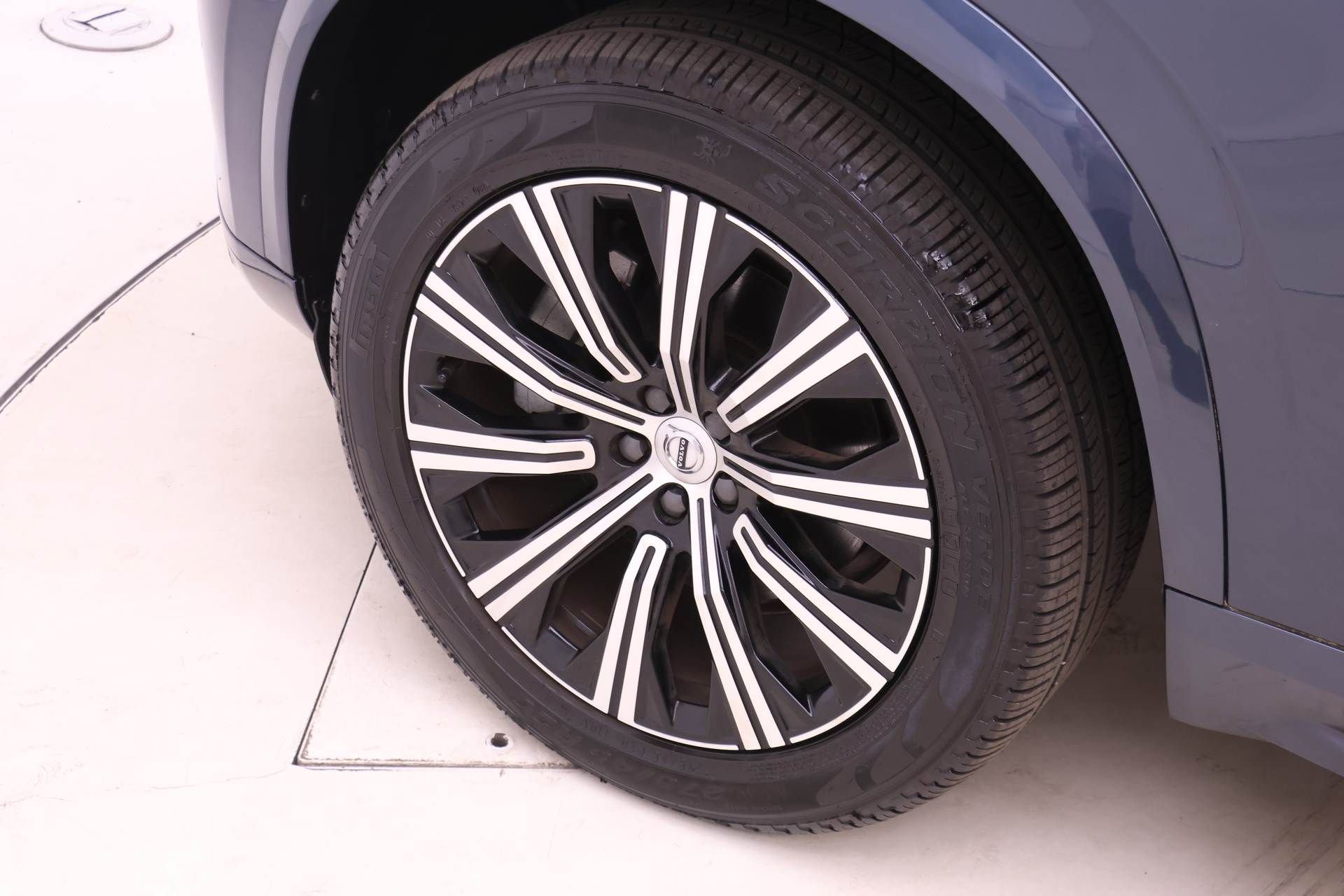 Certified 2025 Volvo XC90 B5 Core image 22