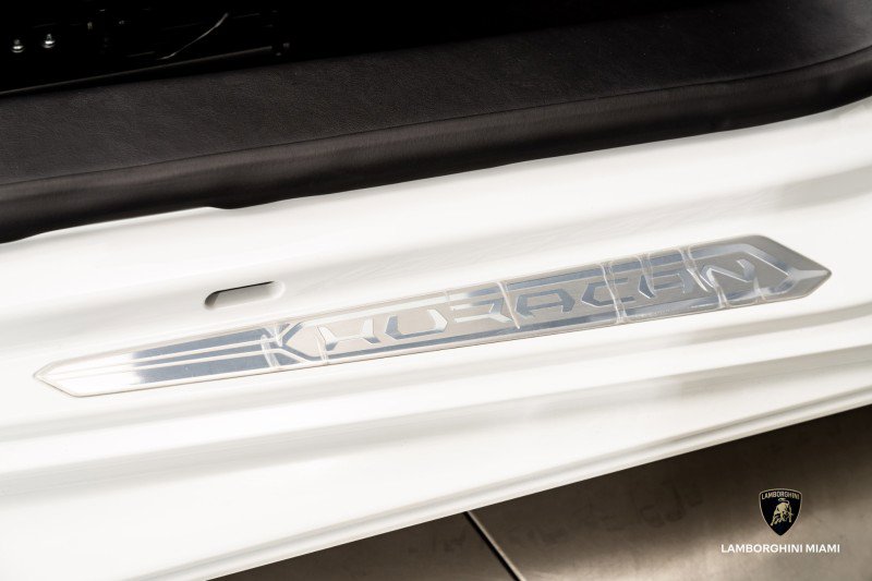 Used 2024 Lamborghini Huracan EVO image 44